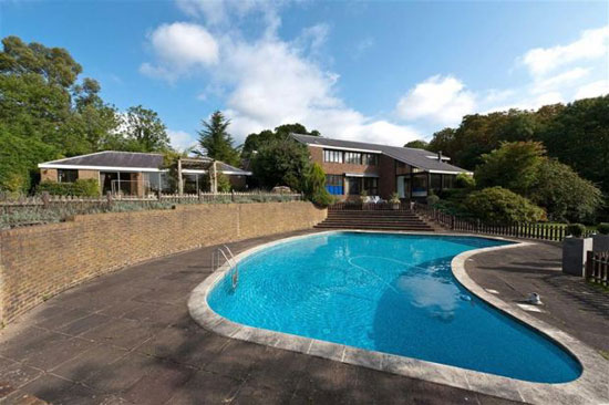 tot5 1970s L.R.Harbison-designed Longbourne house in Totteridge, Barnet
