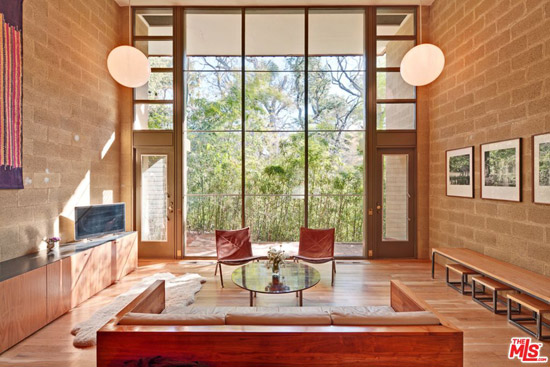 1950s modernist townhouse in Austin, Texas, USA