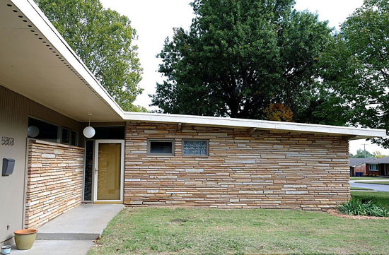 Three-bedroom 1950s midcentury modern property in Tulsa, Oklahoma, USA