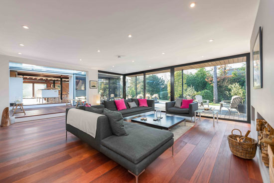 1960s Rodney Gordon Turnpoint modernist property in Walton-On-Thames, Surrey