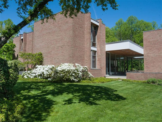 On the market: 1960s Ulrich Franzen-designed The Dana House modernist property in New Canaan, Connecticut, USA