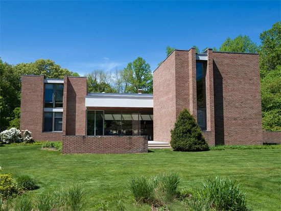 1960s Ulrich Franzen-designed The Dana House modernist property in New Canaan, Connecticut, USA