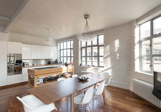 Two-bedroom warehouse conversion apartment in London N1