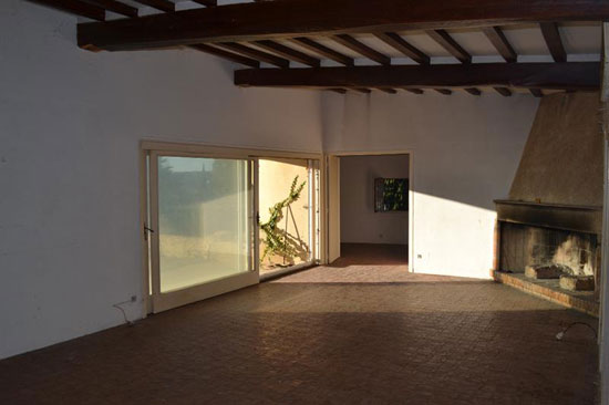 1970s architect-designed modernist villa in Uzes, Southern France
