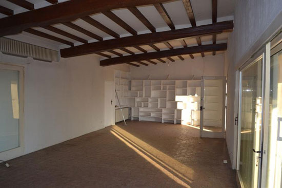 1970s architect-designed modernist villa in Uzes, Southern France