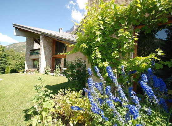 1960s six-bedroom modernist property in Les Vigneaux, Hautes-Alpes, Southeastern France