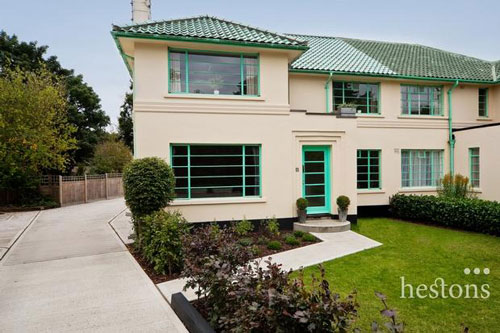 vin1 Two-bedroom 1930s art deco maisonette in Colchester, Essex