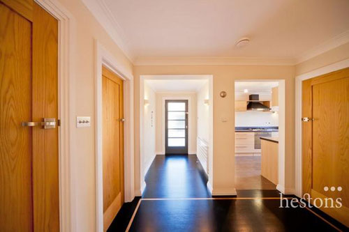 vin2 Two-bedroom 1930s art deco maisonette in Colchester, Essex