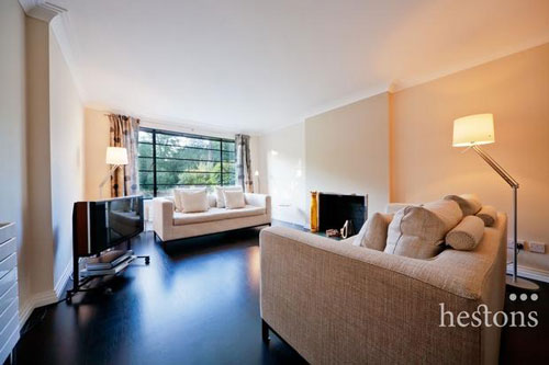 vin3 Two-bedroom 1930s art deco maisonette in Colchester, Essex