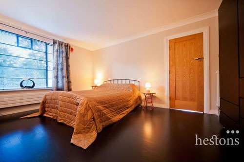 vin4 Two-bedroom 1930s art deco maisonette in Colchester, Essex