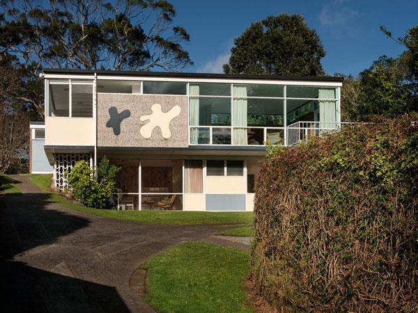 Midcentury modern Wilson House in Whanganui, New Zealand