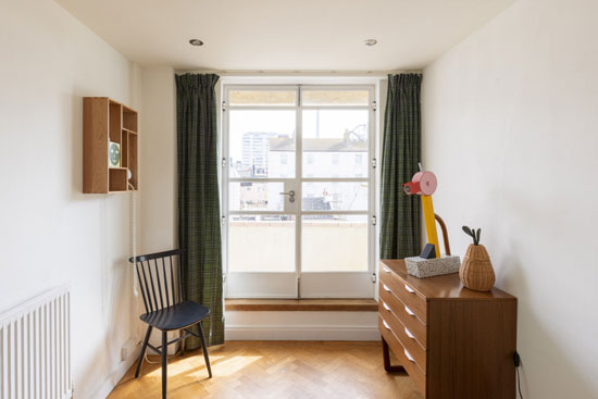 Apartment in 1930s Wells Coates Embassy Court building in Brighton, East Sussex