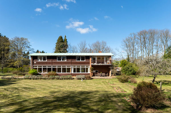 33. 1930s Overshot modern movement house in Oxford, Oxfordshire