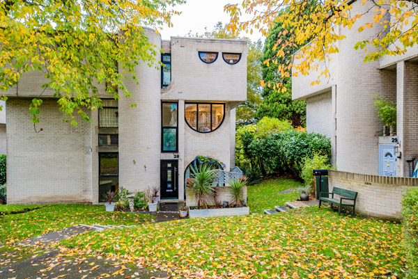 34. 1960s Lawrence Abbott modern house in Frimley, Surrey