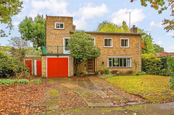 38. 1930s Paul Mauger modern house in Welwyn Garden City, Hertfordshire