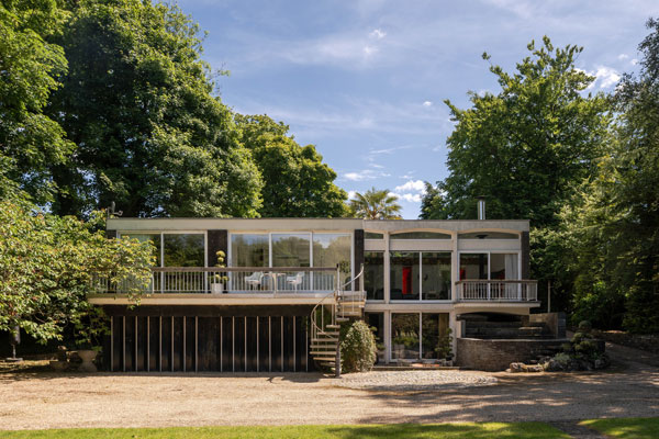 8. Domus 1950s midcentury modern house in Reedley, Lancashire