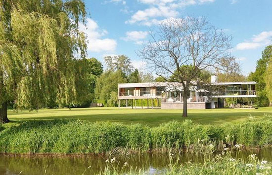 John Pardey-designed contemporary modernist property in Wargrave, Berkshire