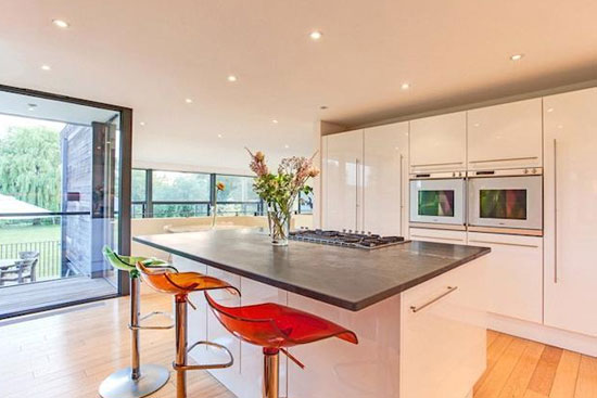 John Pardey-designed contemporary modernist property in Wargrave, Berkshire
