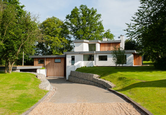 wat2 Eades Hotwani Wilkinson-designed contemporary modernist house in Water End, Hertfordshire