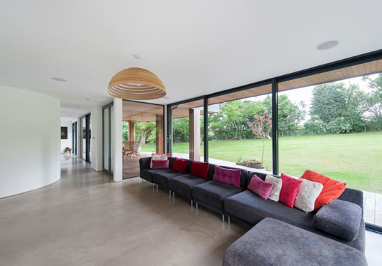 wat3 Eades Hotwani Wilkinson-designed contemporary modernist house in Water End, Hertfordshire