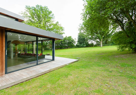 wat5 Eades Hotwani Wilkinson-designed contemporary modernist house in Water End, Hertfordshire