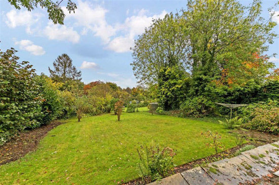 1930s Paul Mauger modern house in Welwyn Garden City, Hertfordshire