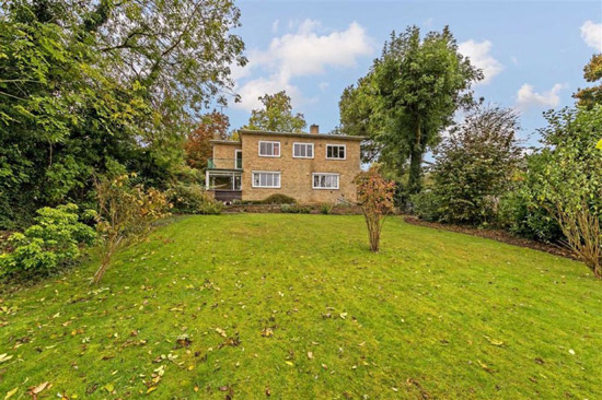 1930s Paul Mauger modern house in Welwyn Garden City, Hertfordshire