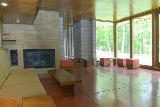 1960s Frank Lloyd Wright-inspired property in Weston, Connecticut, USA