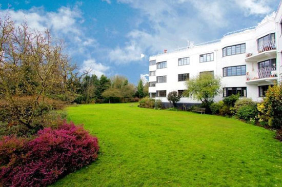 Two-bedroom apartment in the 1930s art deco West Hill Court, Highgate, London N6