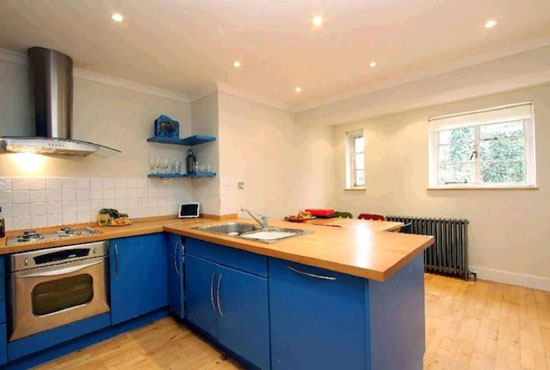 Two-bedroom apartment in the 1930s art deco West Hill Court, Highgate, London N6