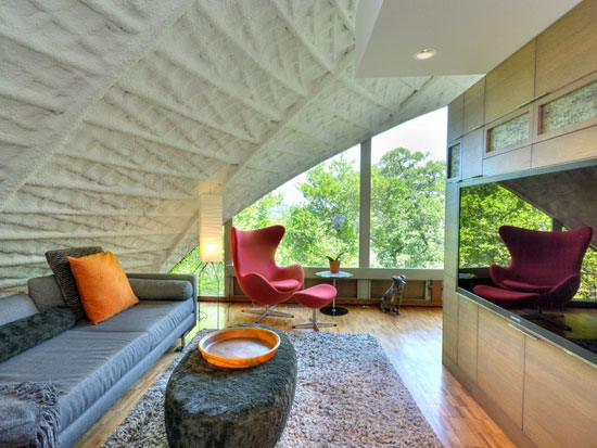 1970s modernist property in West Lake Hills, Texas, USA