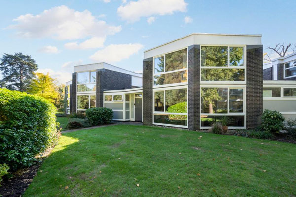 1960s Templemere Estate Span House in Weybridge, Surrey