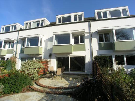 wey1 1960s three-bedroom Span House in Lakeside, Weybridge, Surrey