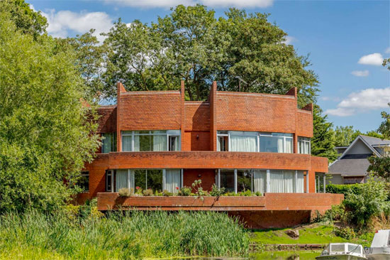 1970s riverside modern house in Windsor, Berkshire