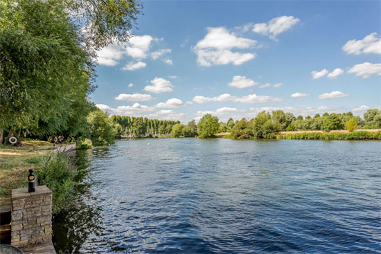 1970s riverside modern house in Windsor, Berkshire