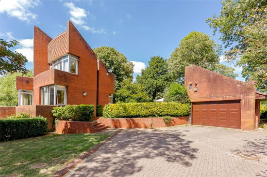 1970s riverside modern house in Windsor, Berkshire