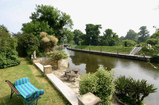 wind2 Eco-friendly four-bedroom detached house in Old Windsor, Windsor