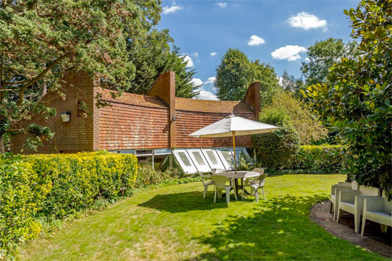 1970s riverside modern house in Windsor, Berkshire