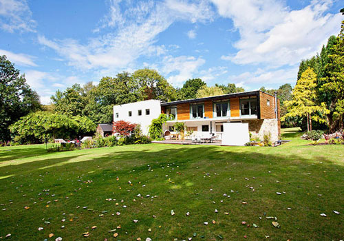 worp2 Eric Ambrose-designed Gateway House in Worplesdon, Guildford, Surrey