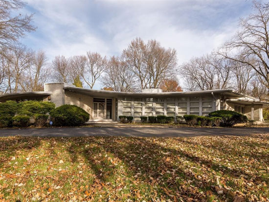 Four-bedroom 1950s midcentury modern property in Indianapolis, Indiana, USA