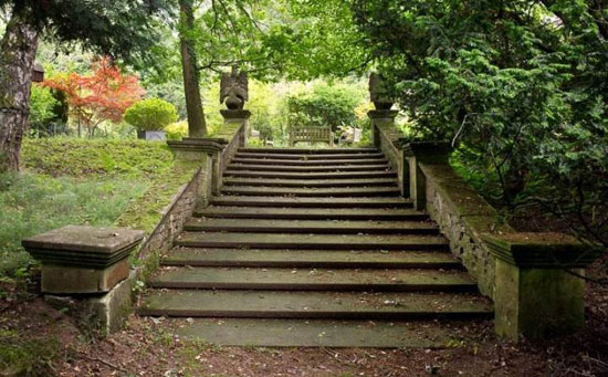 1970s Hal Moggridge-designed Youlbury House in Oxford, Oxfordshire