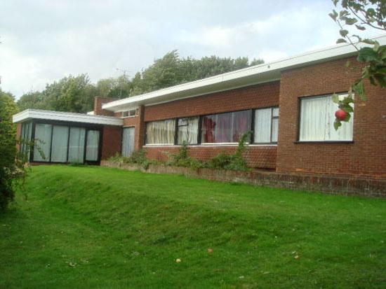 To let: 1960s John Roberts-designed four-bedroom single-storey property in Lincoln, Lincolnshire