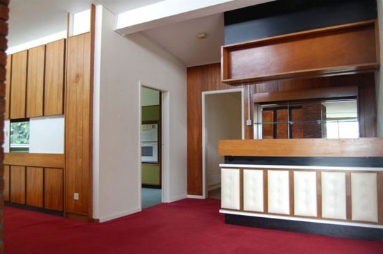 yar2 1960s John Roberts-designed four-bedroom single-storey property in Lincoln, Lincolnshire