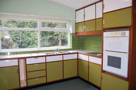 yar3 1960s John Roberts-designed four-bedroom single-storey property in Lincoln, Lincolnshire