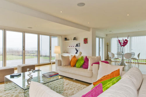 yell2 Richard Reid-designed Yellowhammer house in Somerford Keynes, Gloucestershire