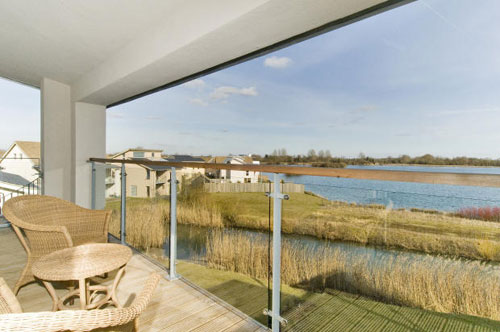 yell5 Richard Reid-designed Yellowhammer house in Somerford Keynes, Gloucestershire